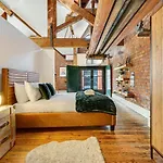 Host & Stay - Bands Warehouse VI